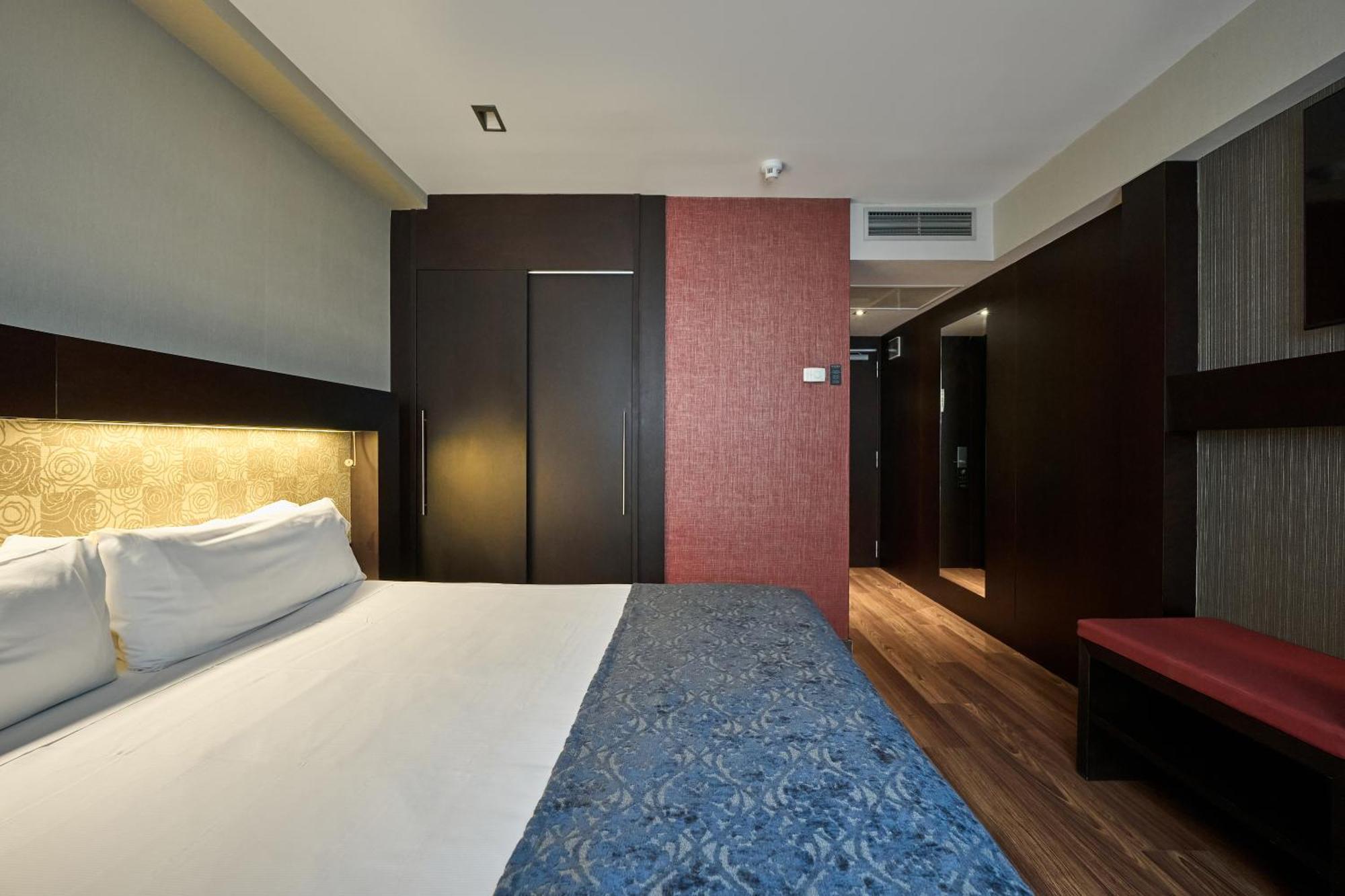 Catalonia Port Hotell 4*