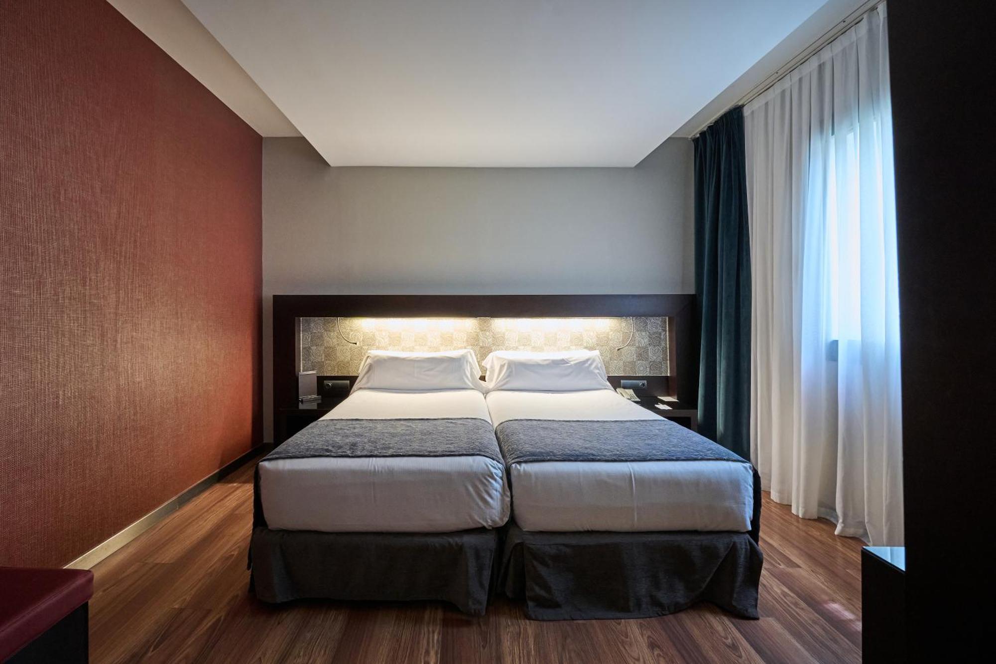 Catalonia Port Hotel